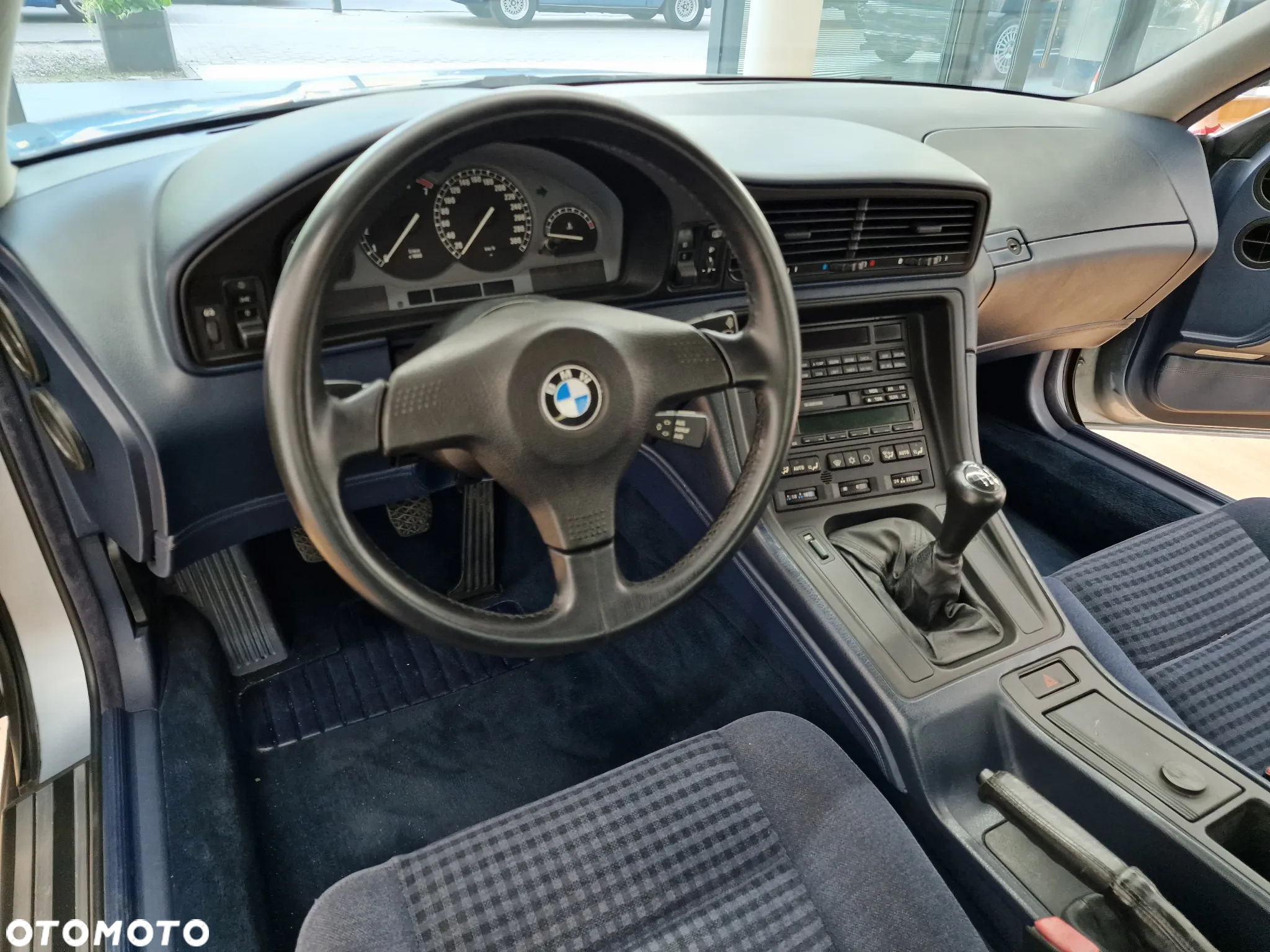 BMW Seria 8 - 22