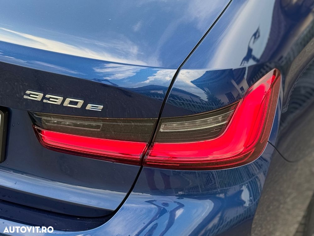 BMW Seria 3 330e Aut. Luxury Line - 25