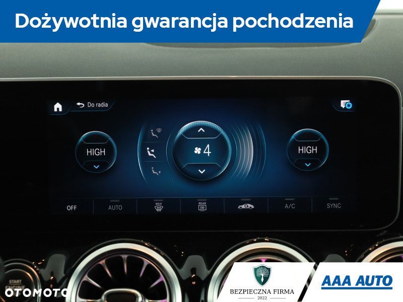 Mercedes-Benz GLA - 12