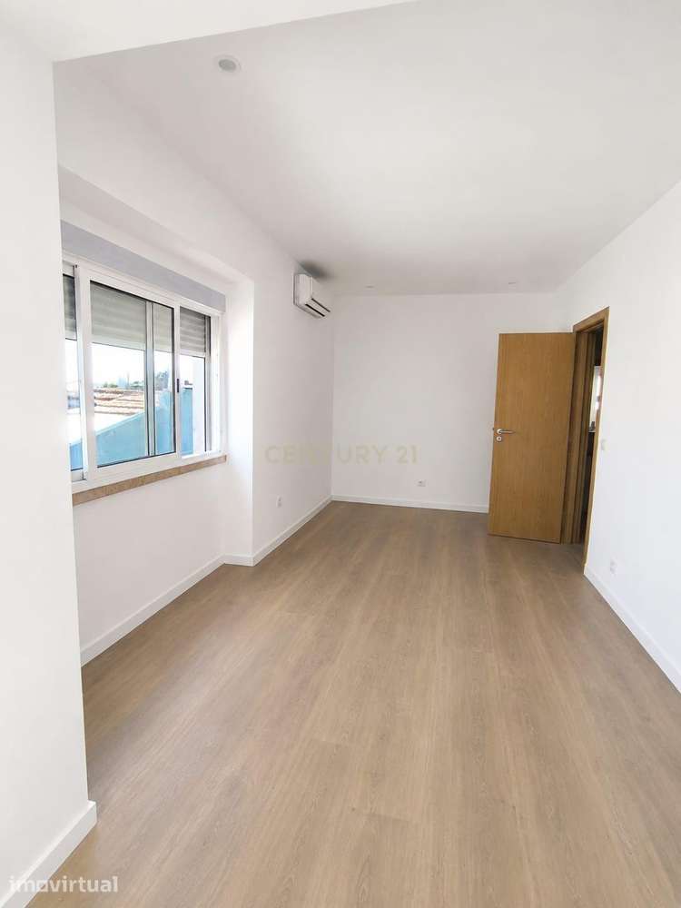 Apartamento T2 único com características de Moradia | Garagem | Lograd - Grande imagem: 5/29