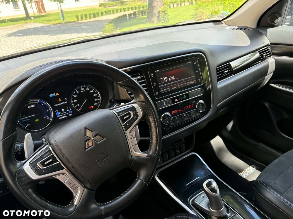 Mitsubishi Outlander - 12