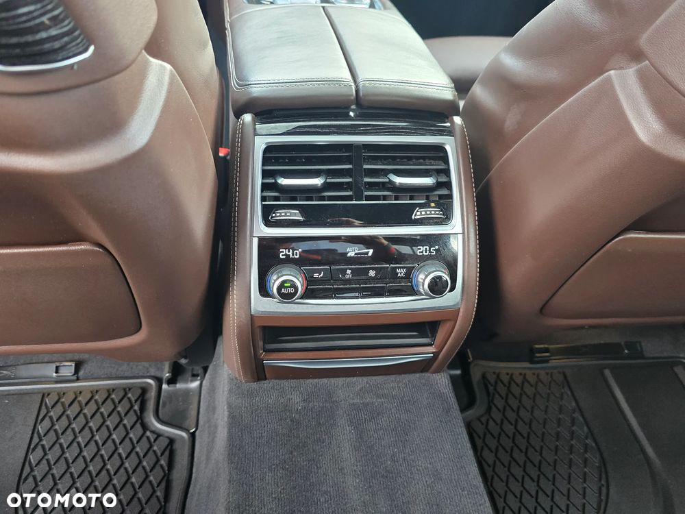 BMW Seria 7 750i xDrive sport - 20