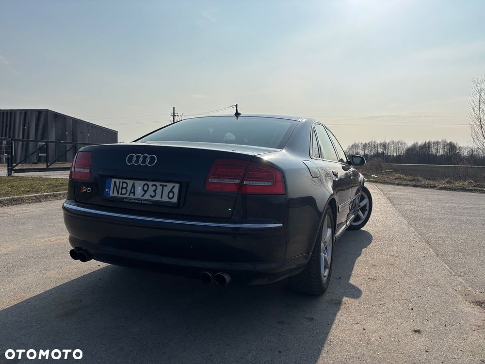 Audi A8 4.2 Quattro - 3