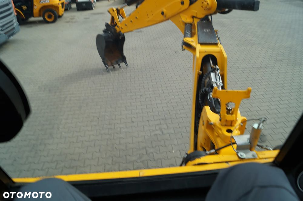 JCB 4CX - 24