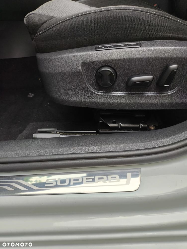 Skoda Superb 2.0 TDI Ambition DSG - 9