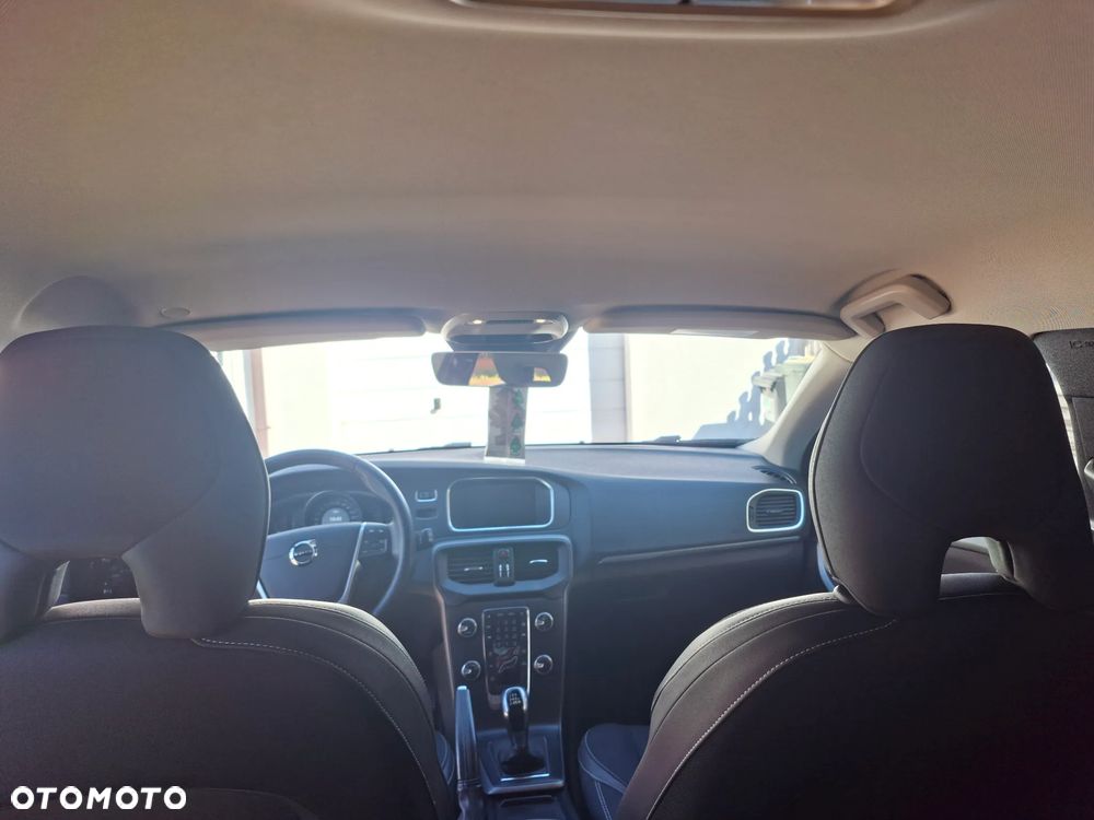Volvo V40 D2 Drive-E Momentum - 11