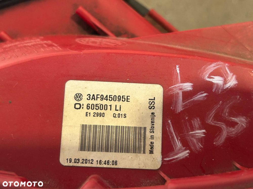 VW PASSAT B7 LAMPA PRAWA LEWA TYŁ  3AF945096E 3AF945095E - 2