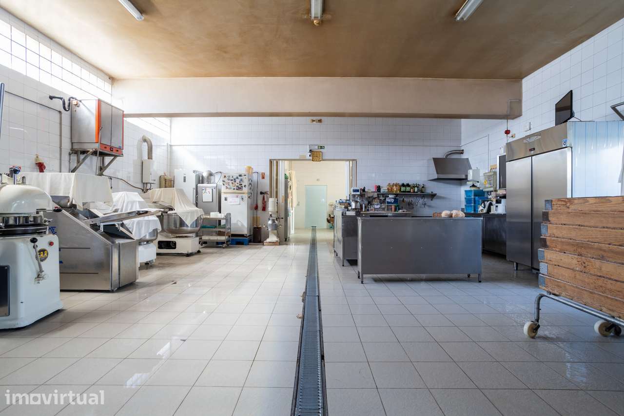 Espaço Comercial/Industrial com 715 m² no Biscainho, Santarém - Grande imagem: 3/43