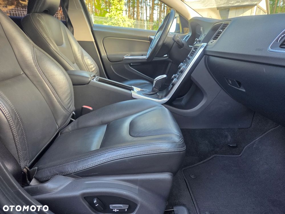 Volvo V60 D4 Geartronic Summum - 16