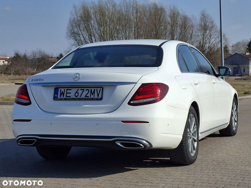 Mercedes-Benz Klasa E 220 d Business Edition 9G-TRONIC - 4
