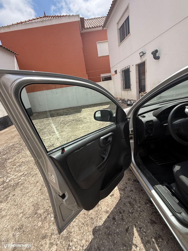 Opel Corsa 1.2 16V City - 2