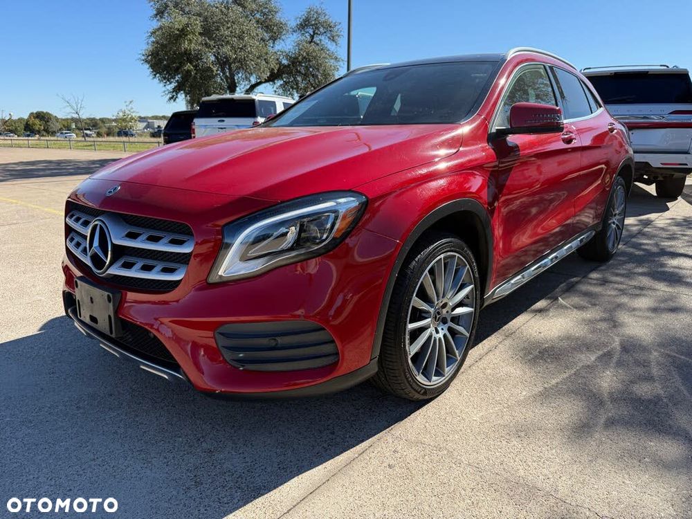 Mercedes-Benz GLA - 8