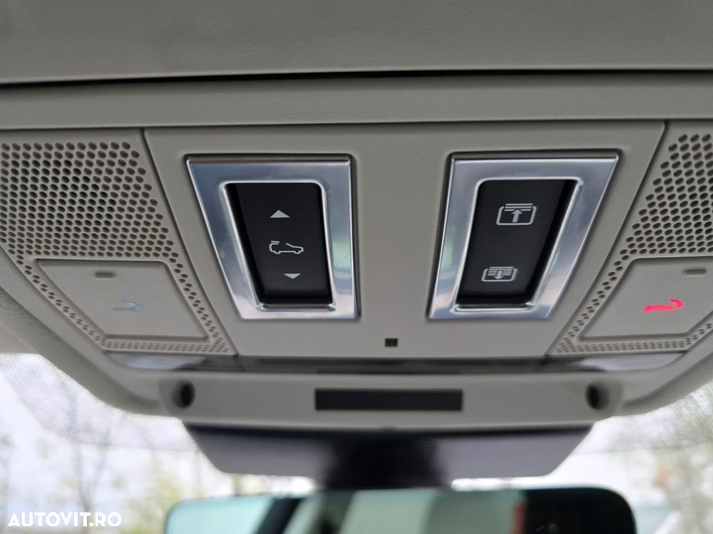 Jaguar F-Pace 30t AWD Portfolio - 34