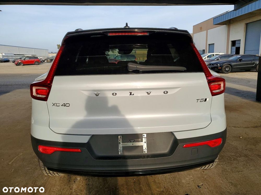 Volvo XC 40 T5 AWD R-Design - 6