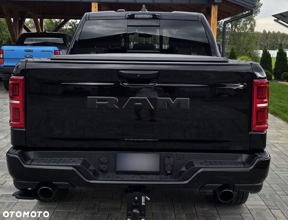 RAM 1500 Limited Night - 12