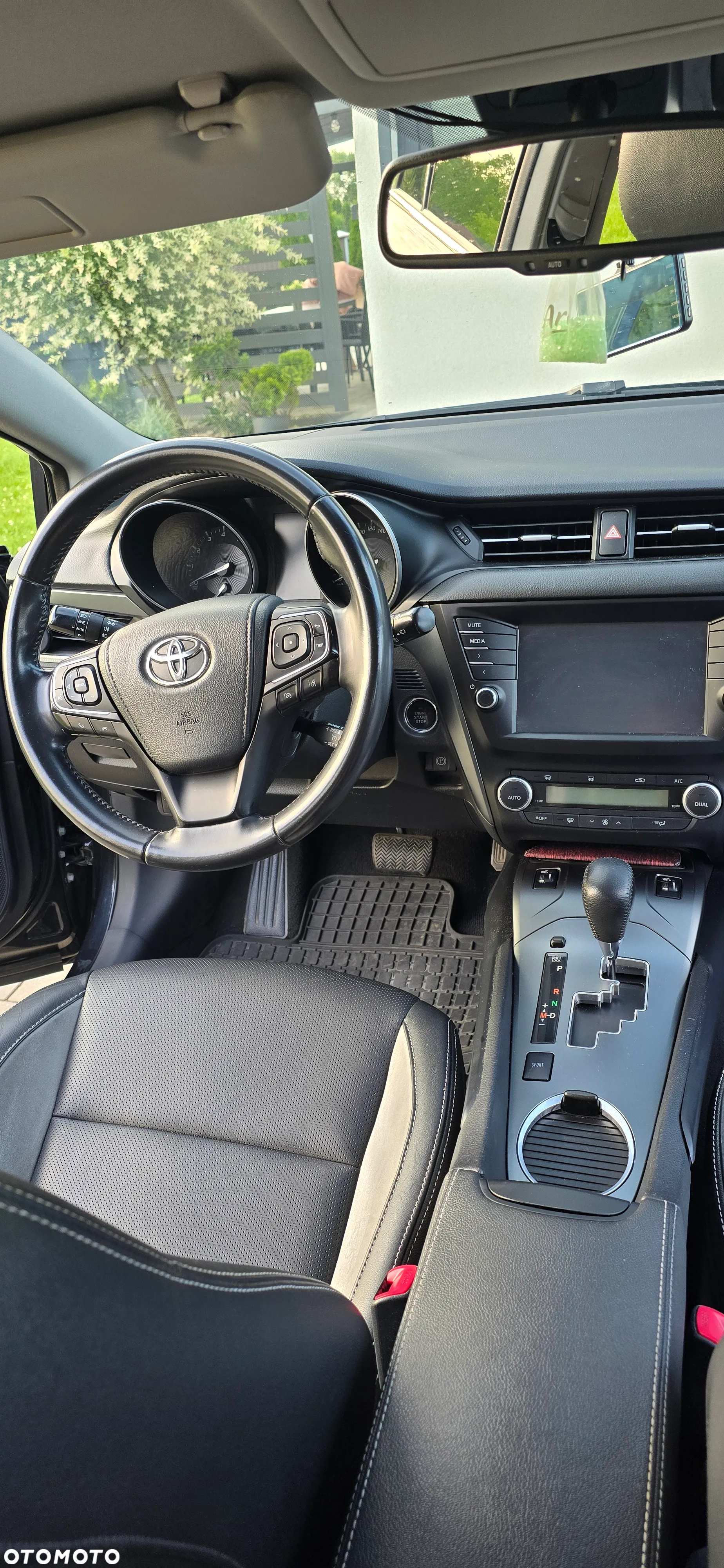Toyota Avensis 1.8 Premium MS - 11
