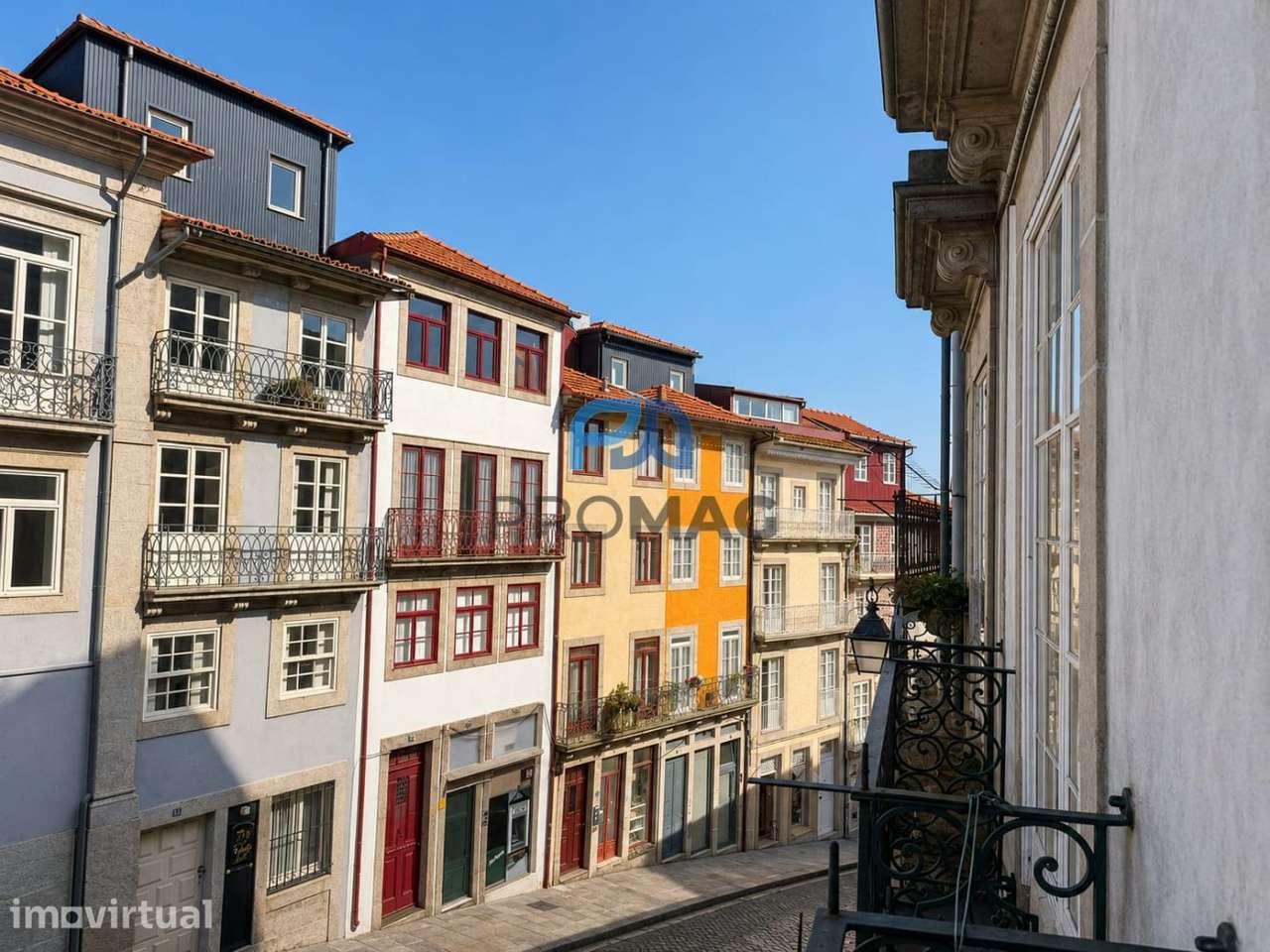 Prédio com Comércio - Baixa do Porto - Grande imagem: 3/43
