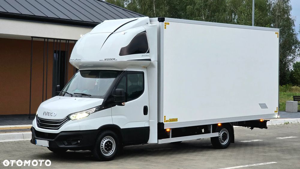Iveco ❗️❗️DAILY 3.0 180KM 35S18 ❗️❗️ZABUDOWA JEGGER 10 PALET / KONTENER 5M / PODUSZKI PNEUMATYCZNE / SKRZYNIA MANUALNA / NAWIGACJA / TEMPOMAT ADAPTACYJNY / KABINA SYPIALNIANA / LEKKI KONTENER / WERSJA WZMOCNIONA / SALON POLSKA / FULL LED / RAMA / MAKSYMALNA OPCJA WYPOSAŻENIA❗❗ STAN - JAK NOWY ❗️ - 3