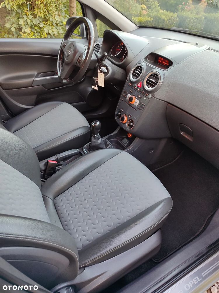 Opel Corsa 1.4 16V Cosmo - 24