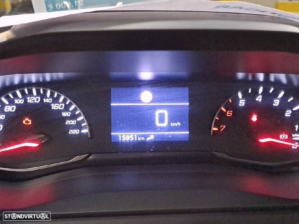 Peugeot 2008 1.2 Style - 13