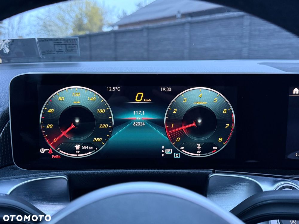 Mercedes-Benz GLB 250 4Matic 8G-DCT - 15