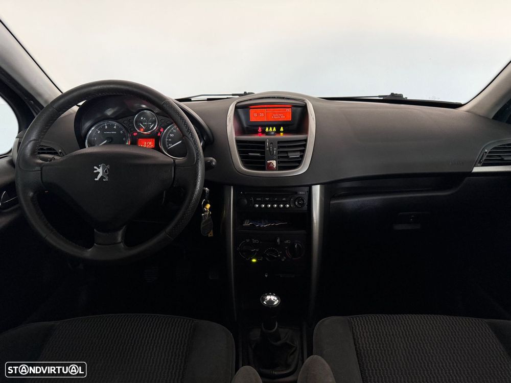 Peugeot 207 1.4 16V Premium - 17