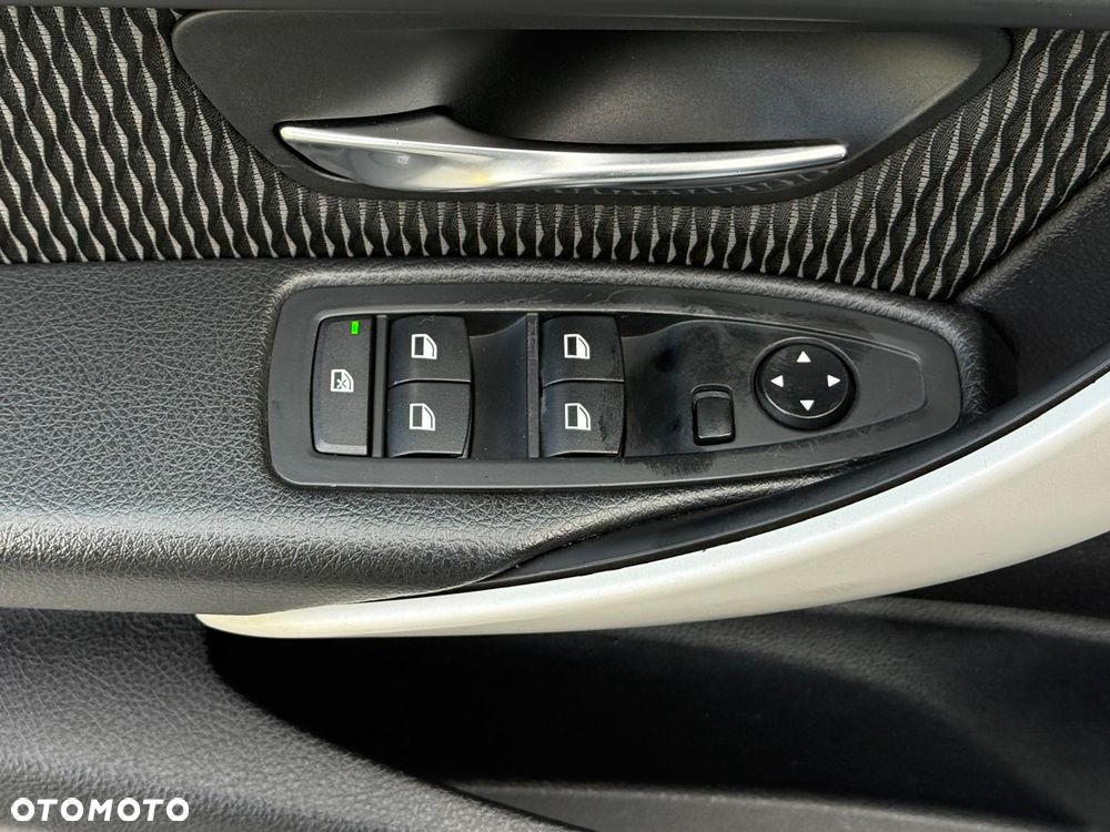 BMW Seria 3 318d Luxury Line - 19