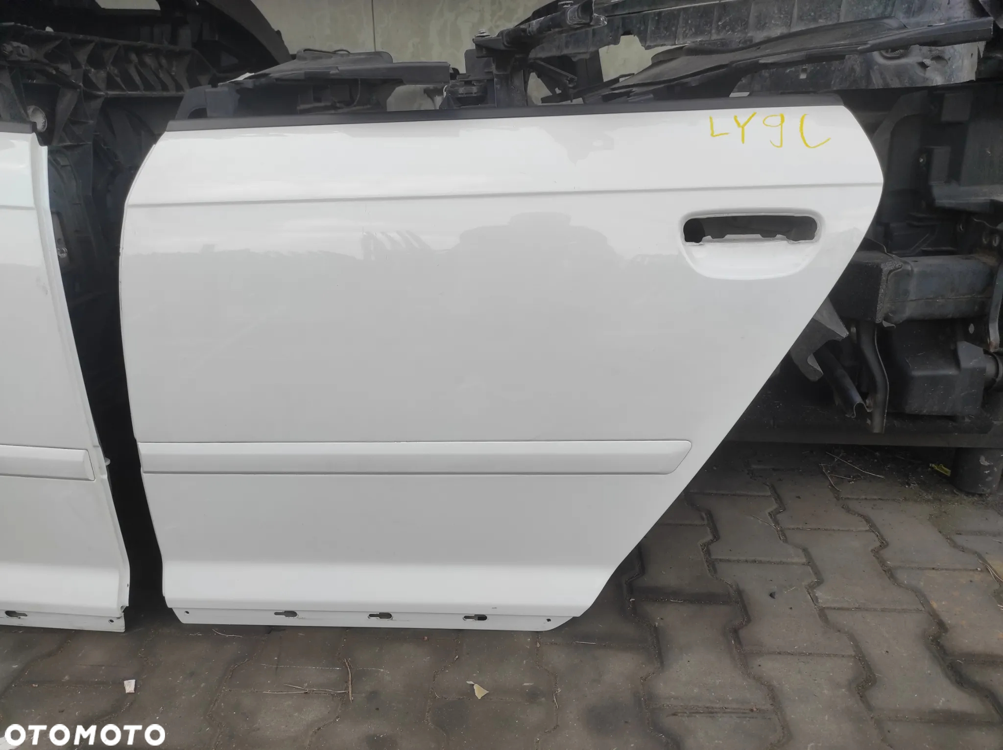 DRZWI PRAWE LEWE TYLNE PRAWY LEWY TYŁ AUDI A3 8P 5 DRZWI LY9C BIAŁE WYSYŁKA !!! - 2