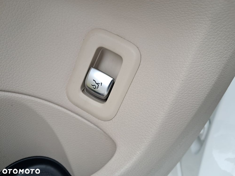Mercedes-Benz Klasa C 300 7G-TRONIC - 17