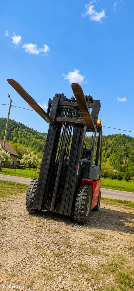 Manitou MI25D Wózek Widłowy 2,5 tony. Posuw Hydrauliczny. Maszt triplex. Wolny skok! Wysokość Podnoszenia 5 metrów. Jak nowy z Salonu. Pochodzi z Norweskiego Gospodarstwa! Aktualne przeglądy DEKRA i serwisy! Opony jak Nowe. Silnik Yanmar. Małe gabarety bardzo zwrotna maszyna! Zero luzów wycieków i zniszczeń. OKAZJA. Pełny ORYGINAŁ! Rok Prod. 2014. Niski przebieg 3300mtg - 19
