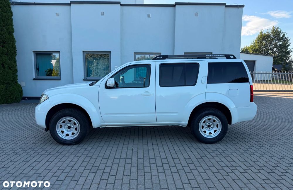 Nissan Pathfinder 2.5 D SE - 9