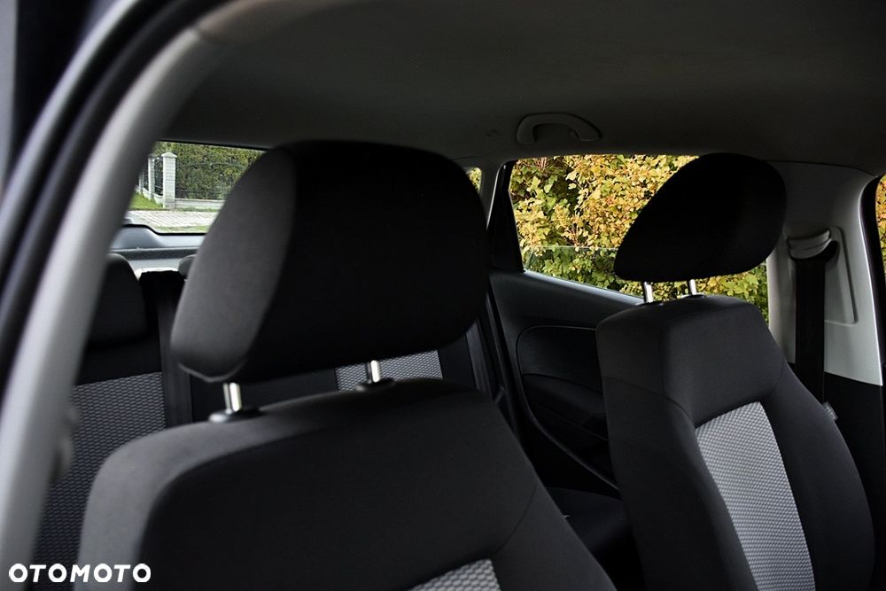 Volkswagen Polo 1.4 16V Comfortline - 29