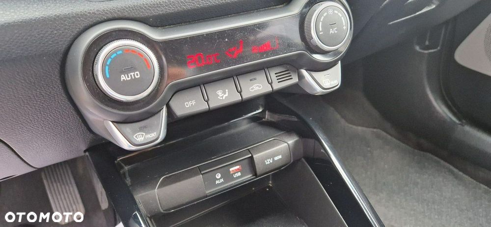 Kia Stonic - 32