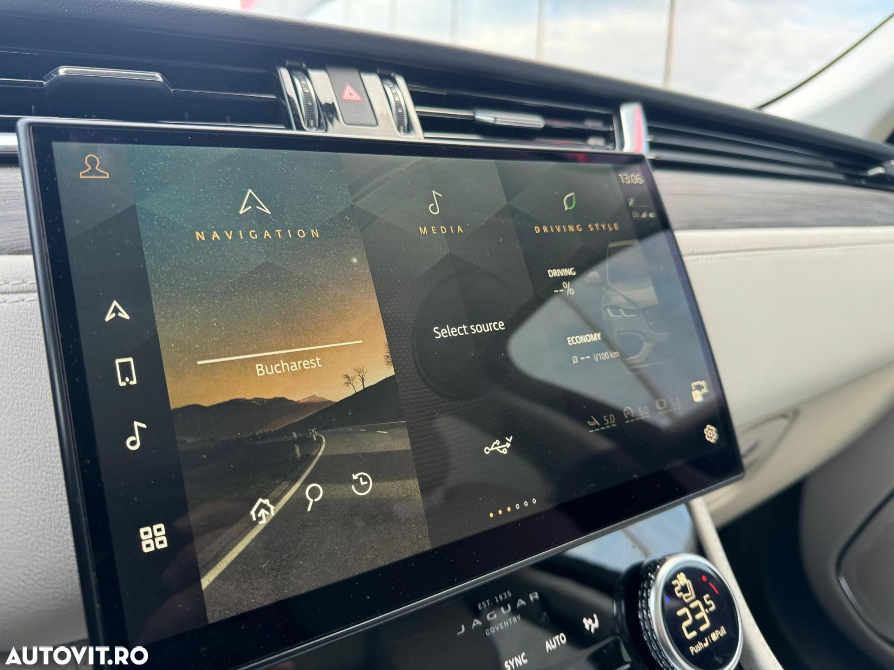 Jaguar F-Pace P400e AWD R-Dynamic SE - 22