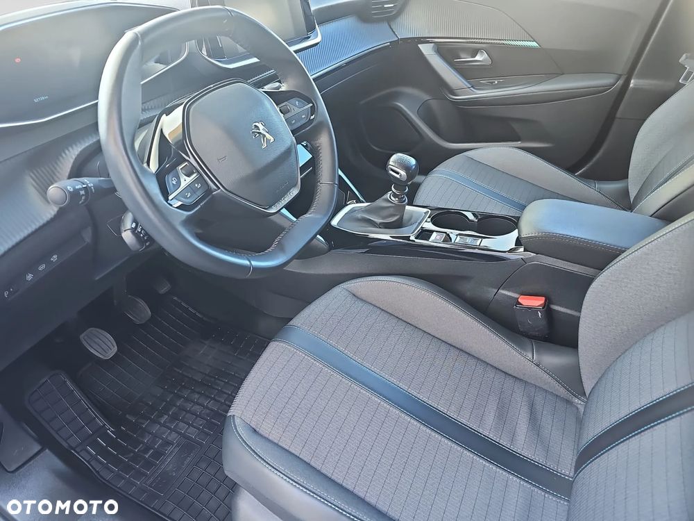 Peugeot 2008 1.2 PureTech Allure Pack S&S - 16