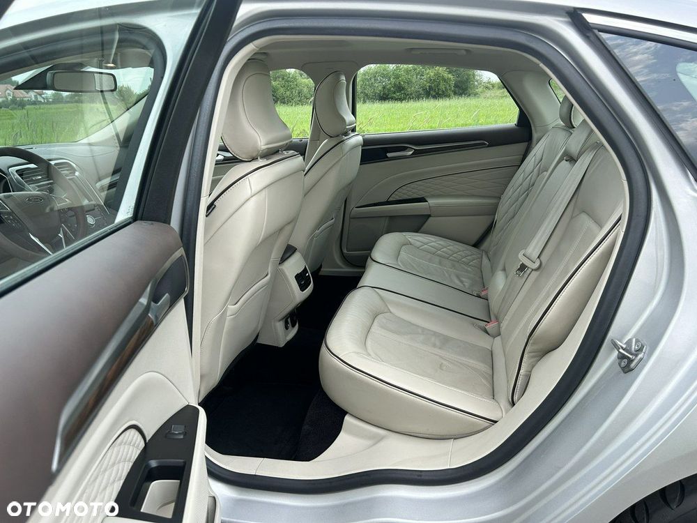 Ford Fusion - 13