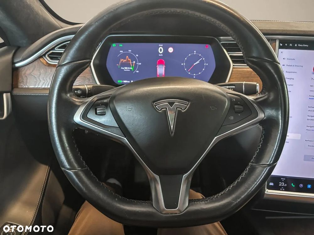 Tesla Model S - 10