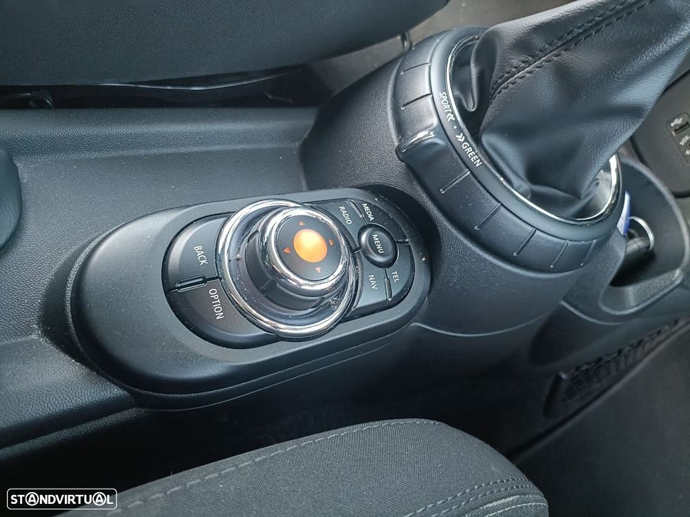 MINI 3 Portas One Metropolitan - 11