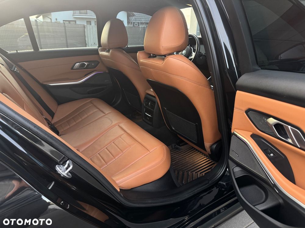 BMW Seria 3 330i M Sport - 15