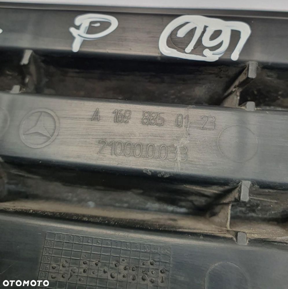 KRATKA ATRAPA ZDERZAKA PRZÓD MERCEDES W245 - 5