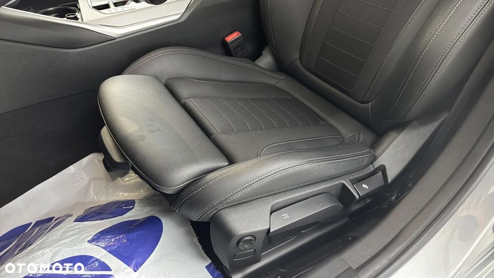 BMW Seria 3 320d xDrive mHEV sport - 13