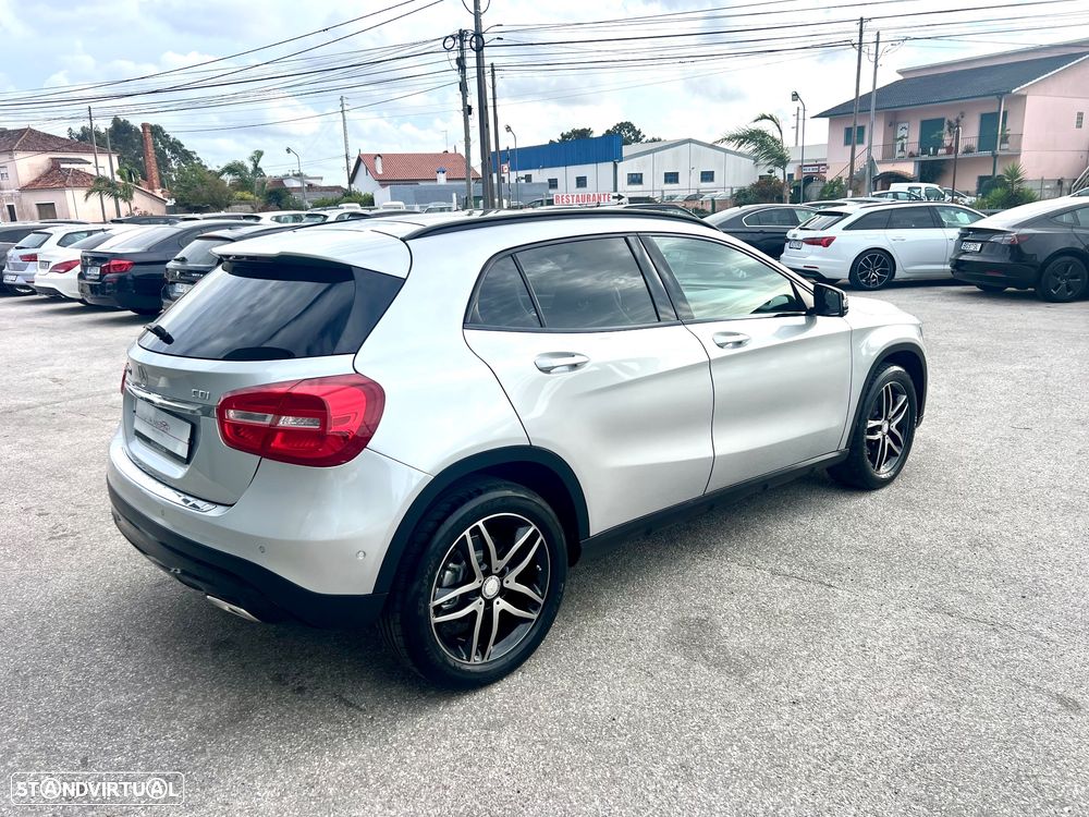 Mercedes-Benz GLA 220 d 4Matic 7G-DCT Urban - 3