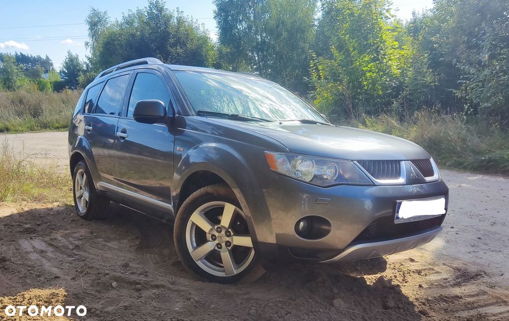 Mitsubishi Outlander - 1