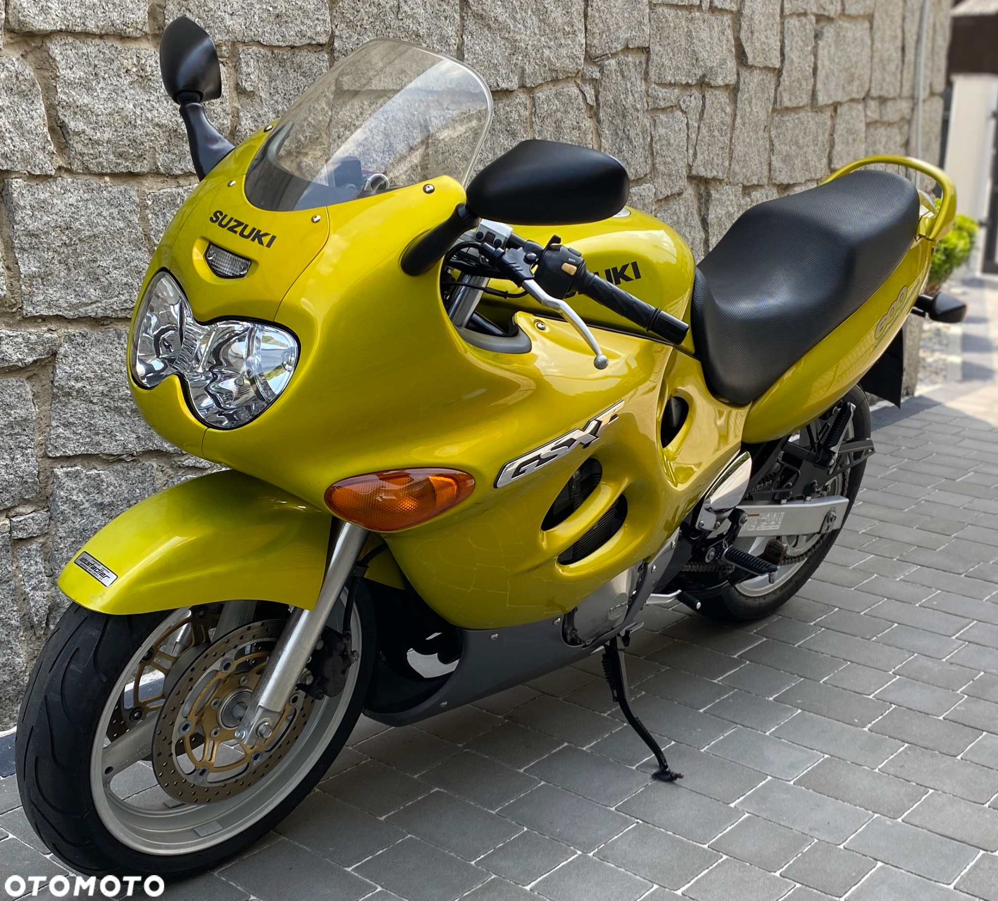 Suzuki GSX - 21