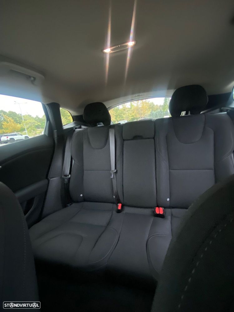 Volvo V40 D2 Kinetic - 8