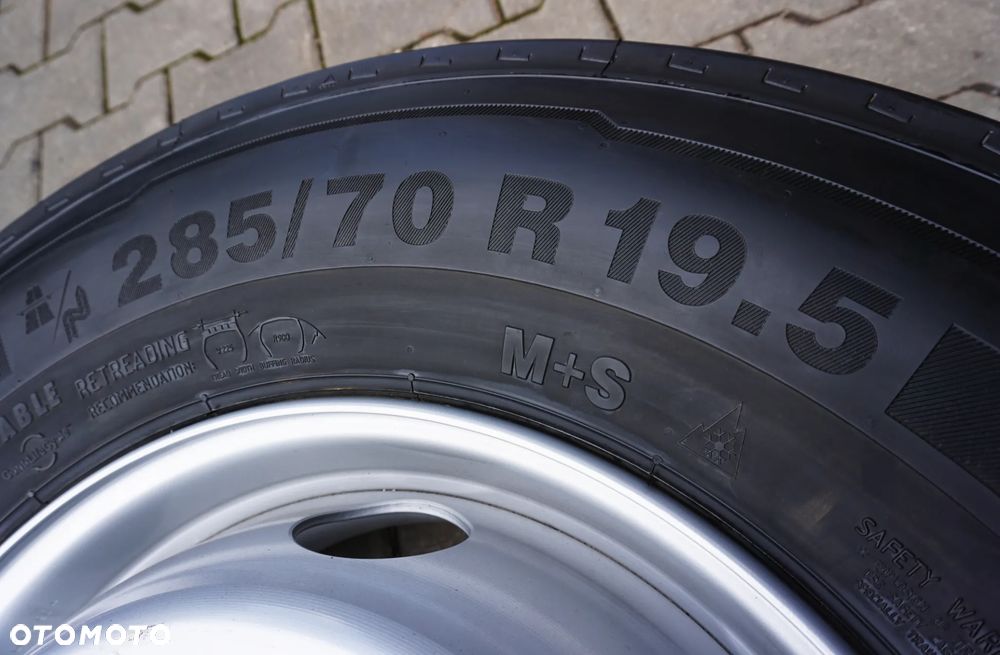 1x Continental CONTI HYBRID HS3  285/70R19,5 146/144M R7 - 5