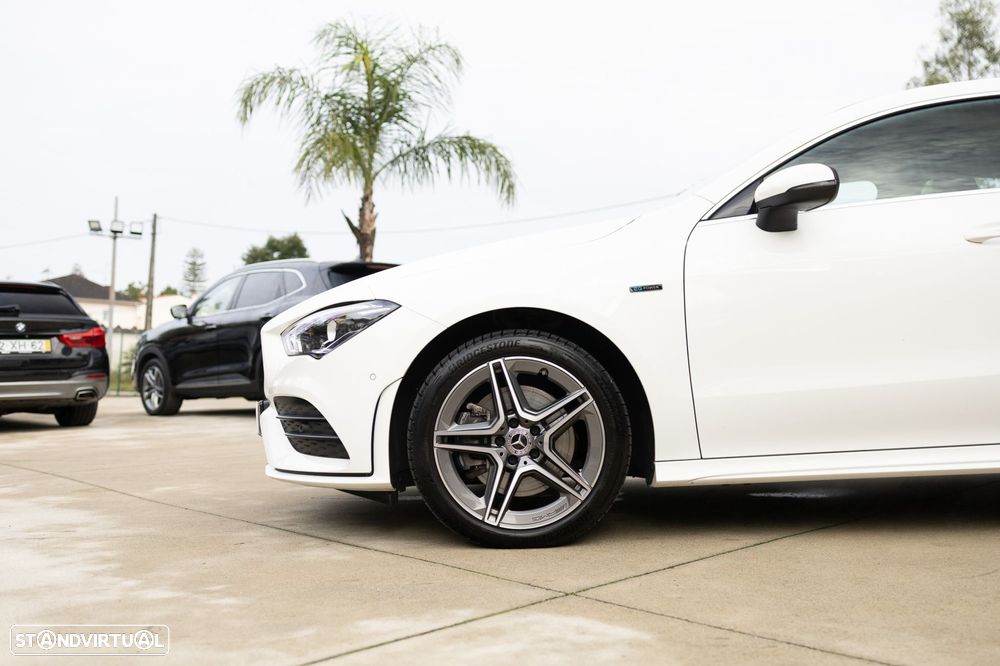 Mercedes-Benz CLA 250 e Shooting Brake AMG Line - 13