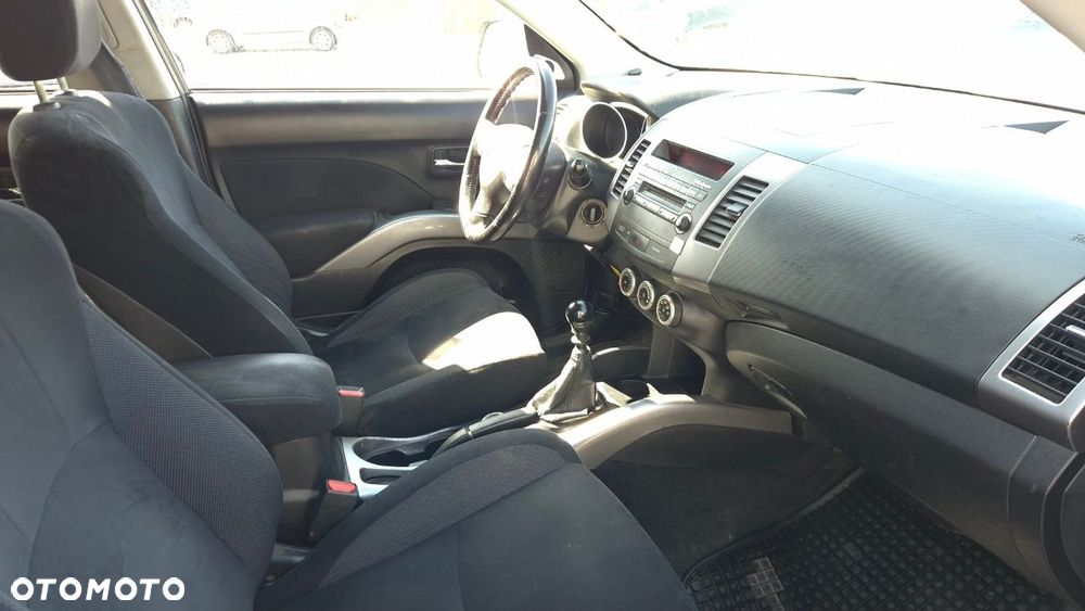 Mitsubishi Outlander - 8