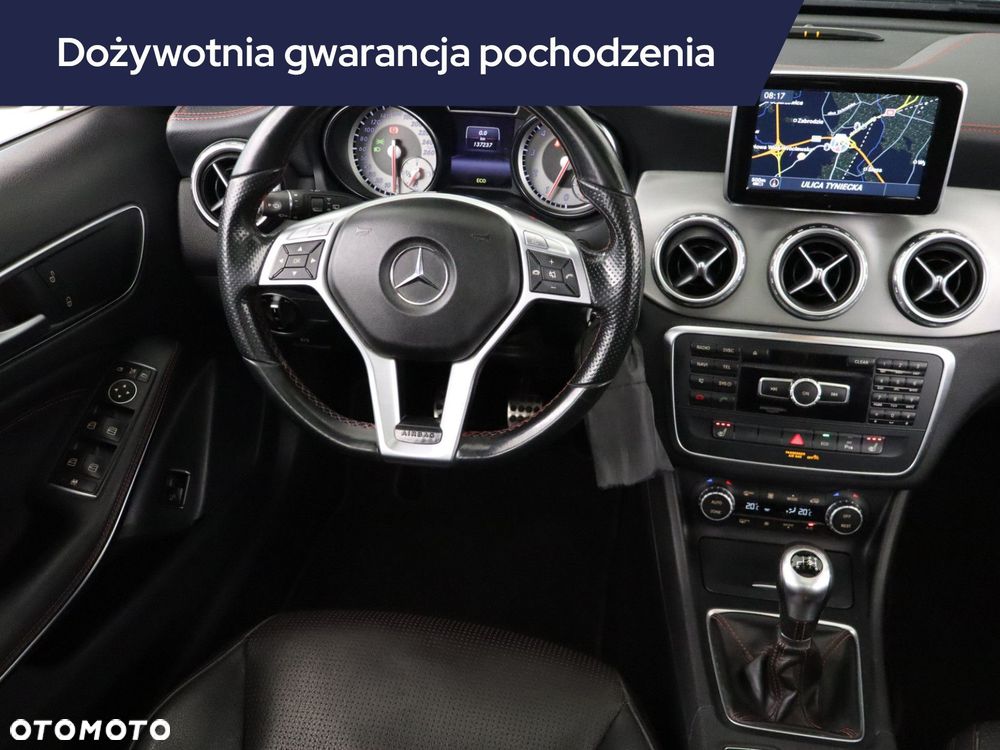 Mercedes-Benz GLA - 9