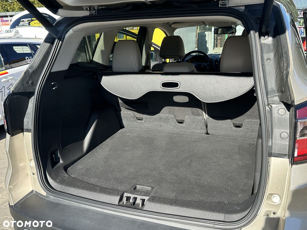 Ford Escape ver-2-0-ecoboost-awd-titanium - 11